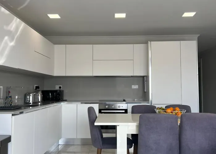 Alka Luxury Penthouse Unit 11 아파트